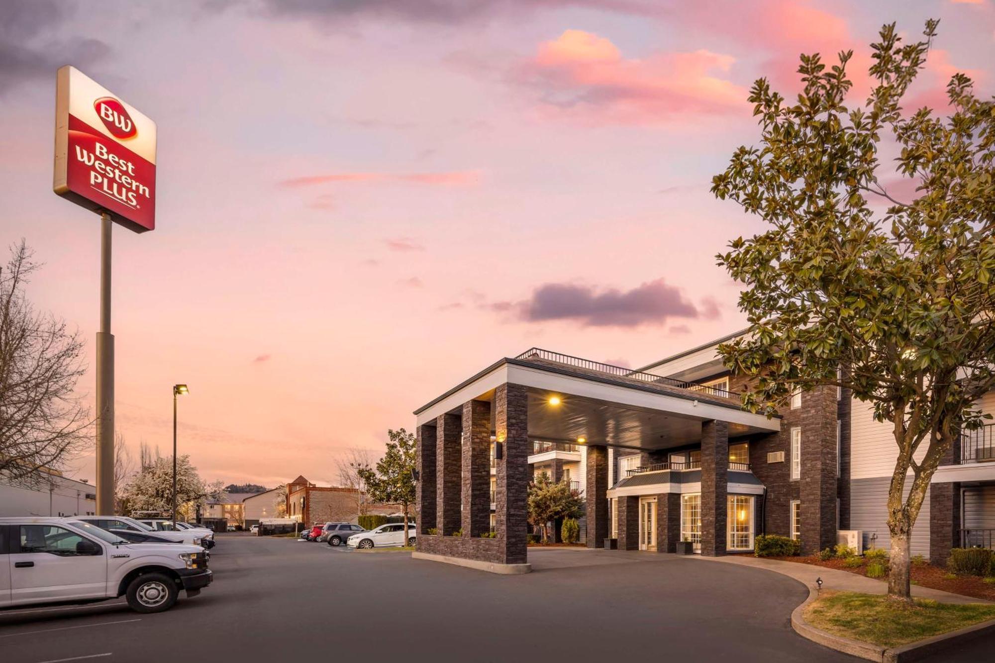 Best Western Plus Grand Manor Inn Спрингфилд Экстерьер фото
